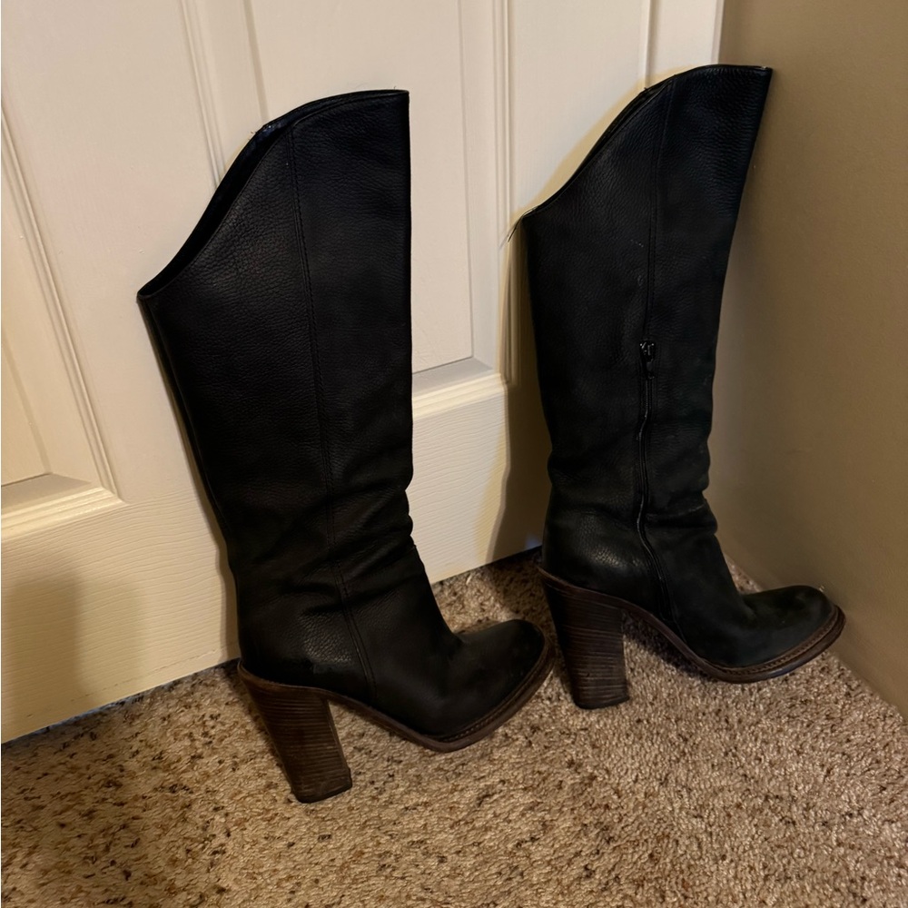 Vera Wang Knee high leather boots
